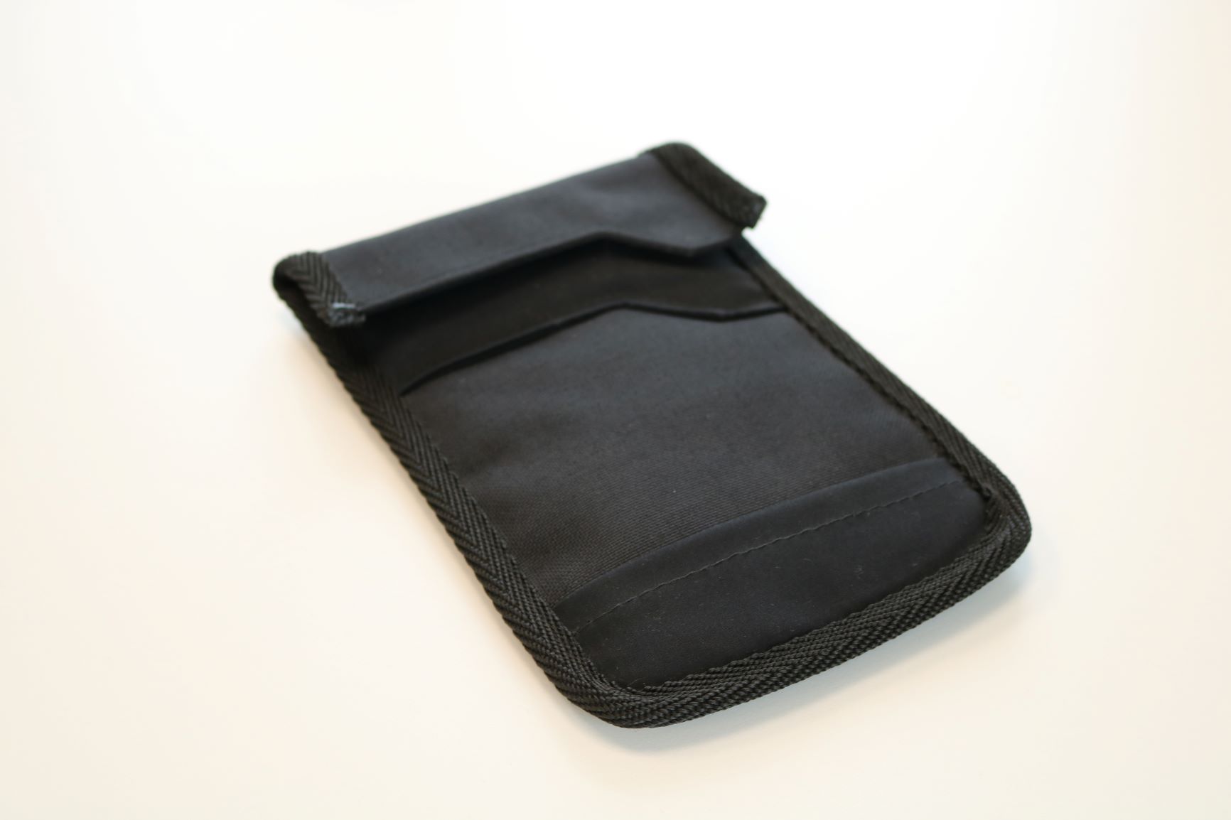 Smartphone Pouch 3_closed